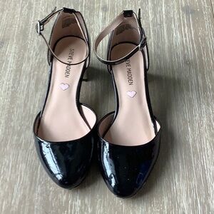 Steve Madden, girls patent leather dress shoe, size 2